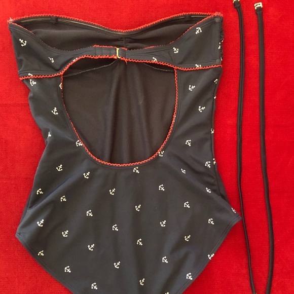 H&M- Retro Style One Piece Swimsuit - Picture 4 of 4